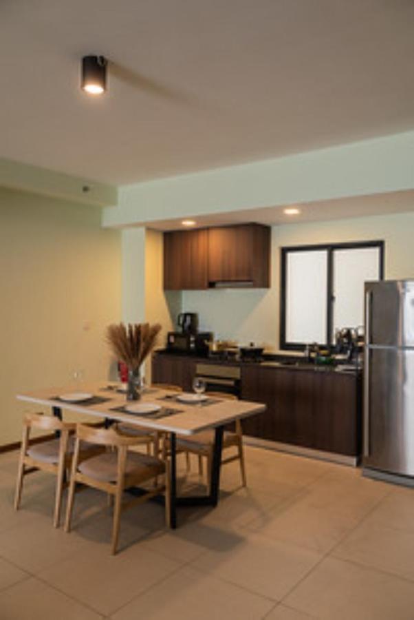 Deluxe Seaview Suite Twin Bed By The Only Bnb Tanjung Tokong Exterior foto